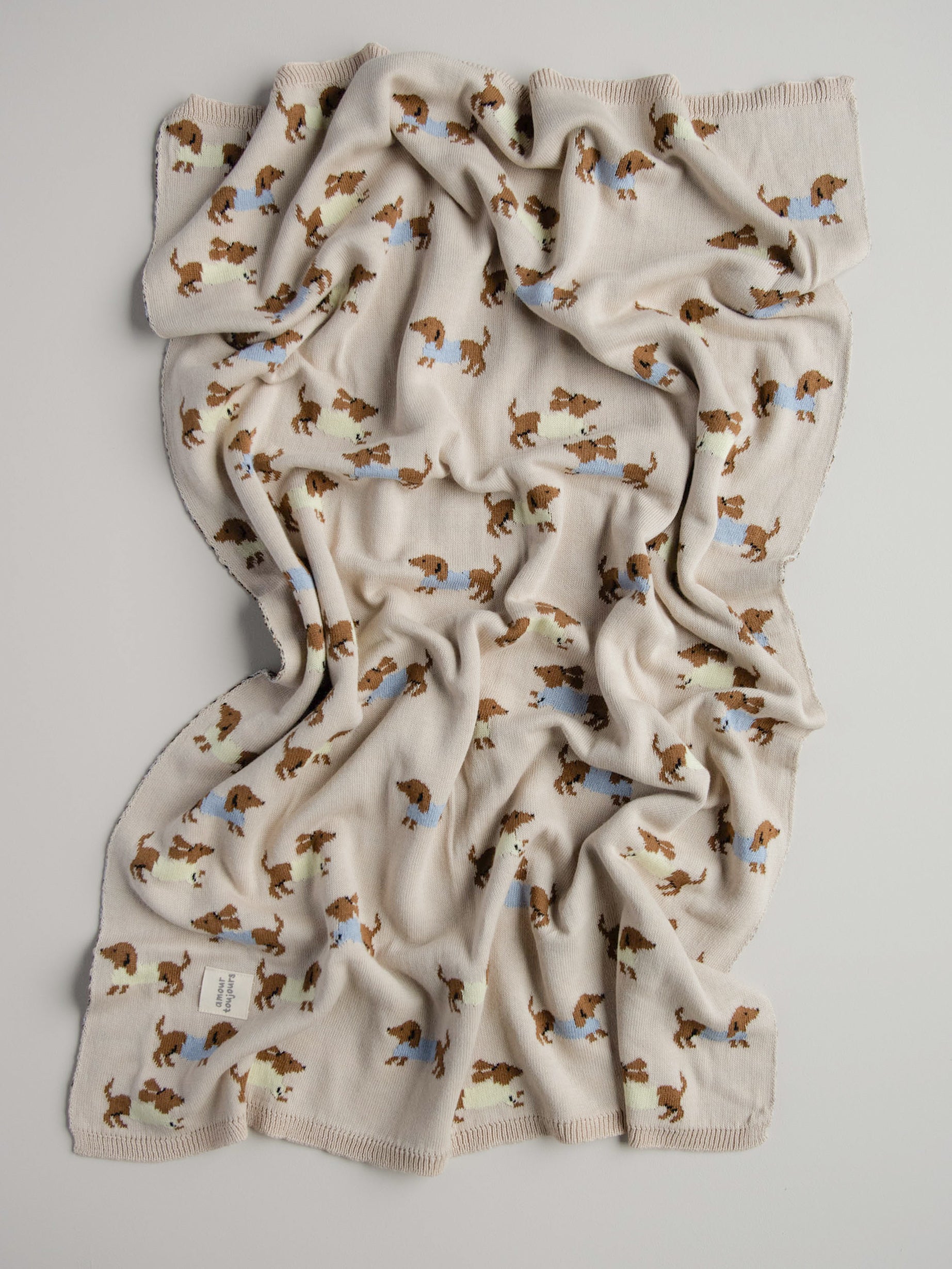 KNIT BLANKET DACHSHUND