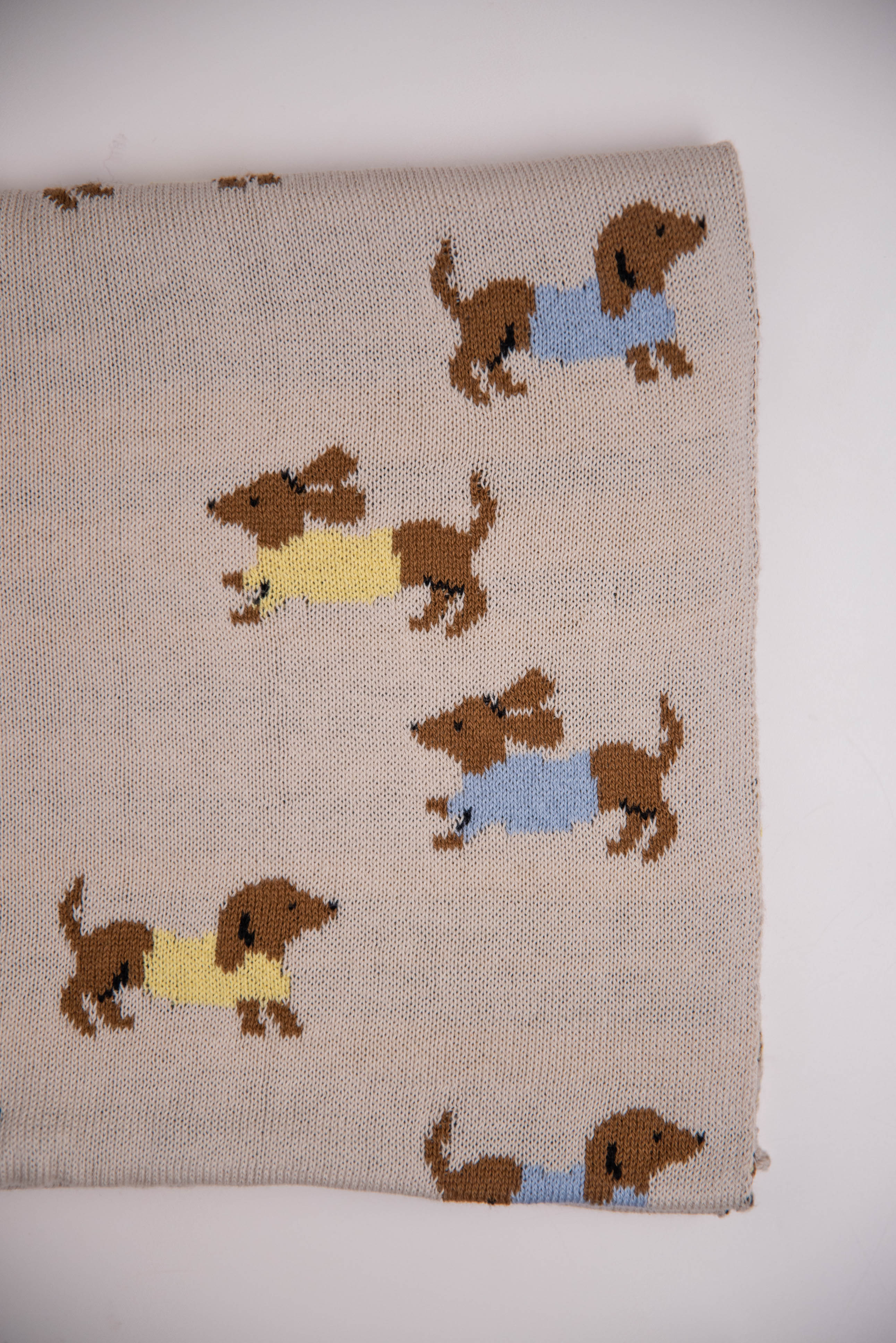 KNIT BLANKET DACHSHUND