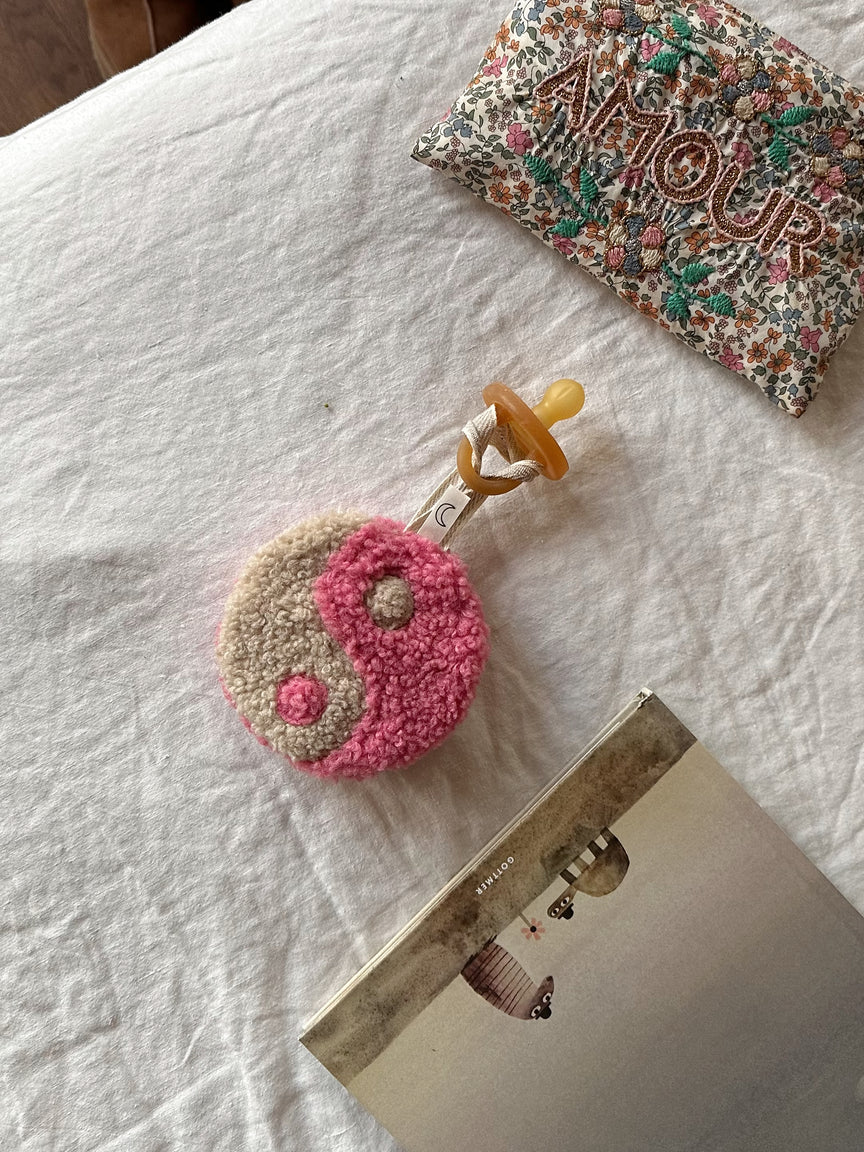 TEDDY PACIFIER CLIP YIN YANG CANDY
