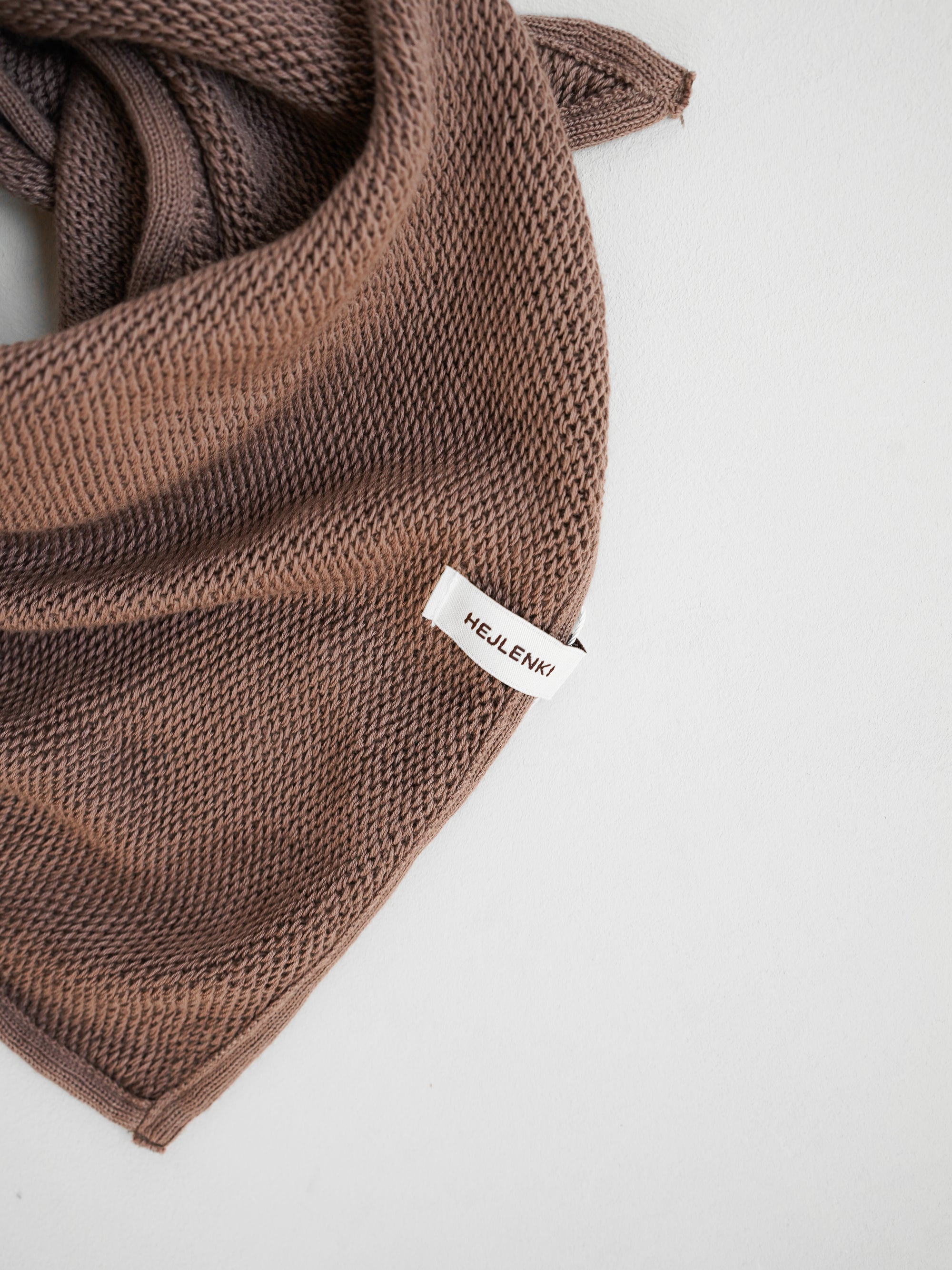 KNIT SCARF HOT COCOA