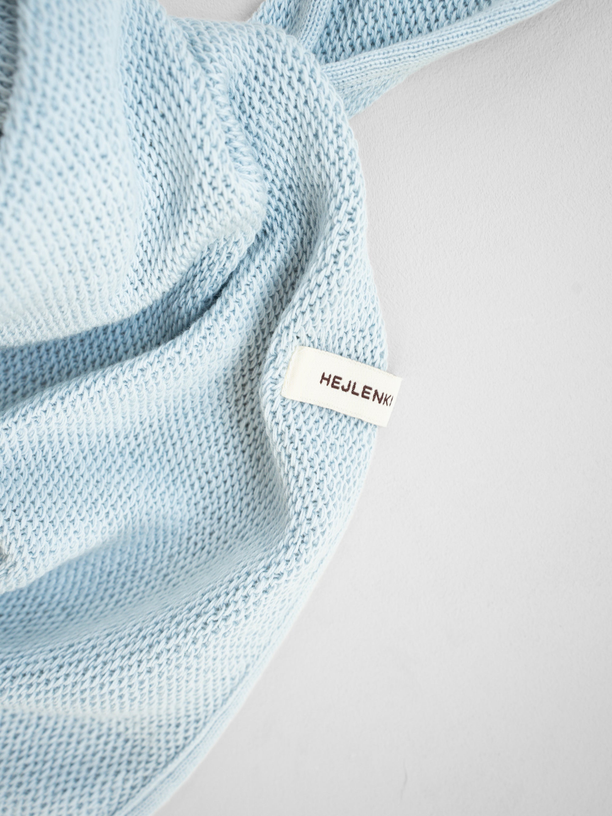 KNIT SCARF ICE MELT