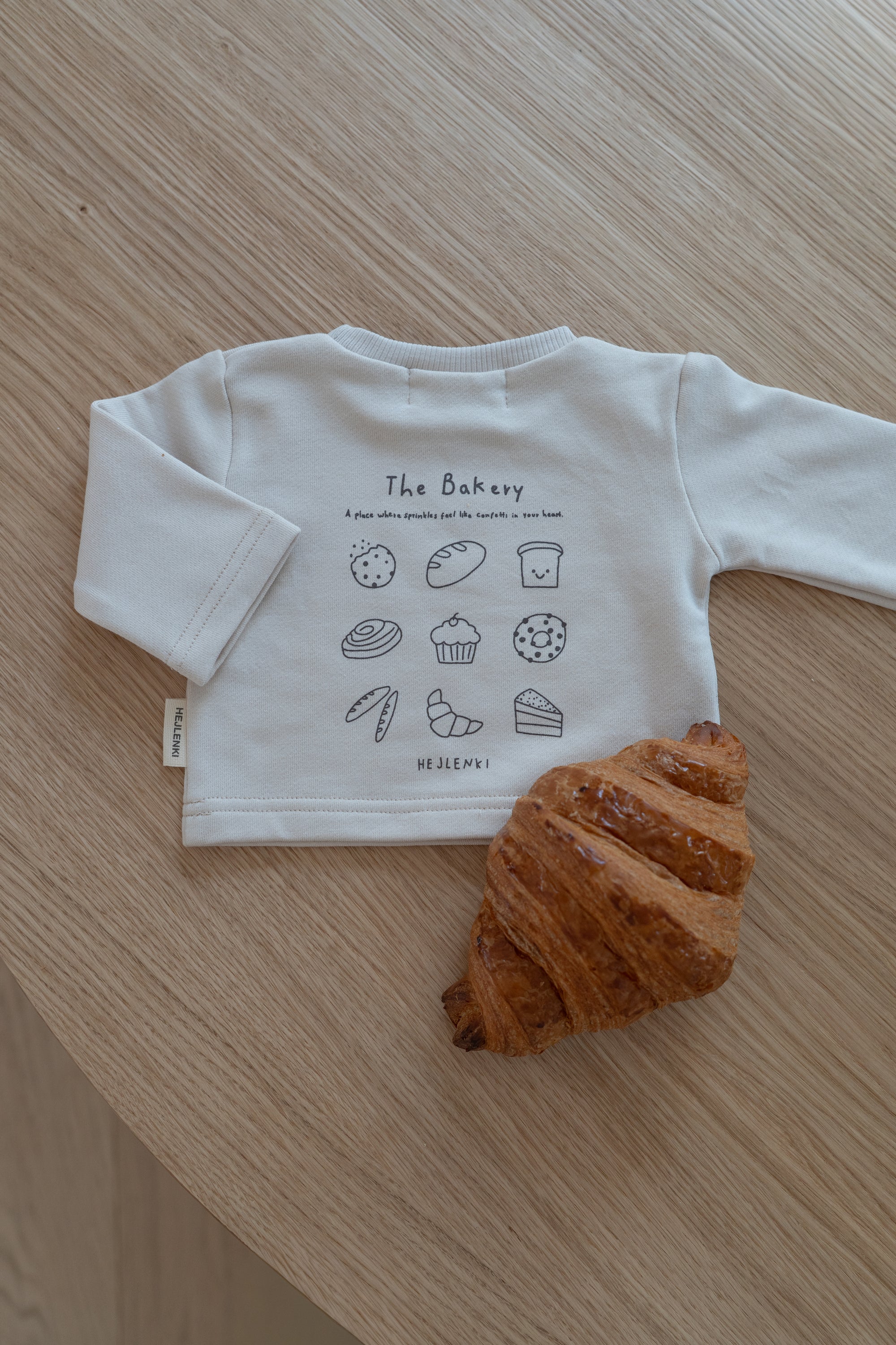 THE BAKERY OVERSIZED LONGSLEEVE