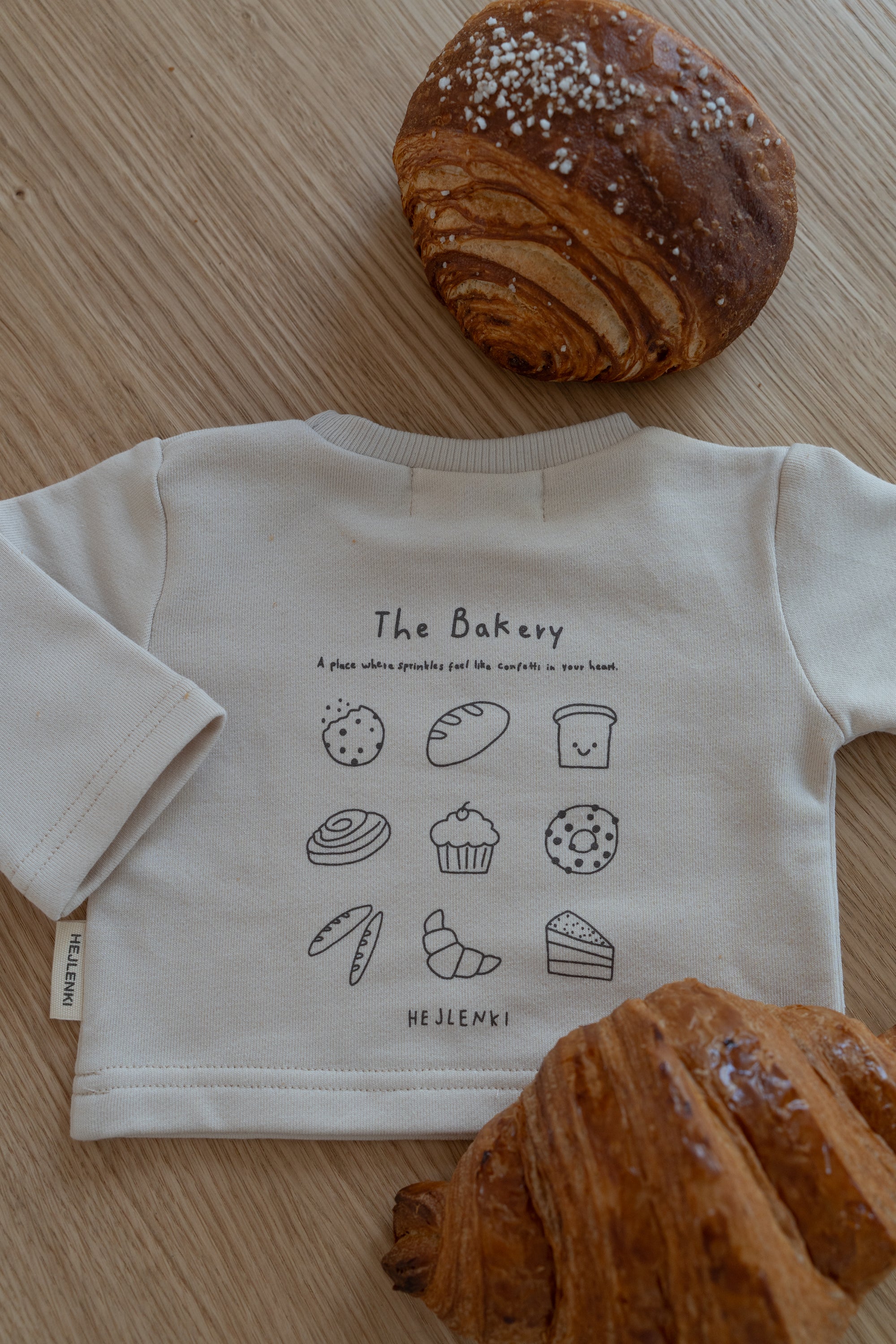 THE BAKERY OVERSIZED LONGSLEEVE