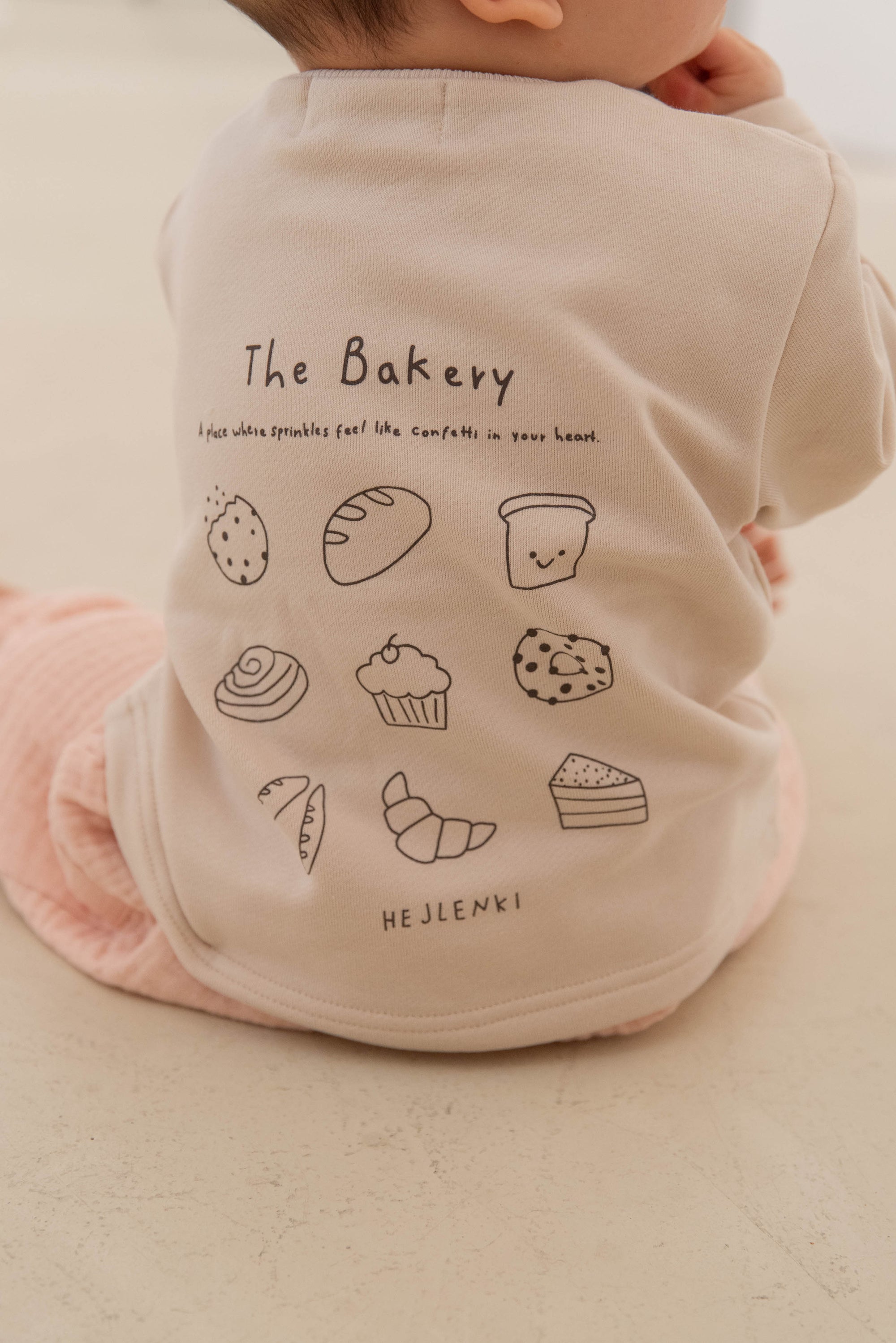 THE BAKERY OVERSIZED LONGSLEEVE