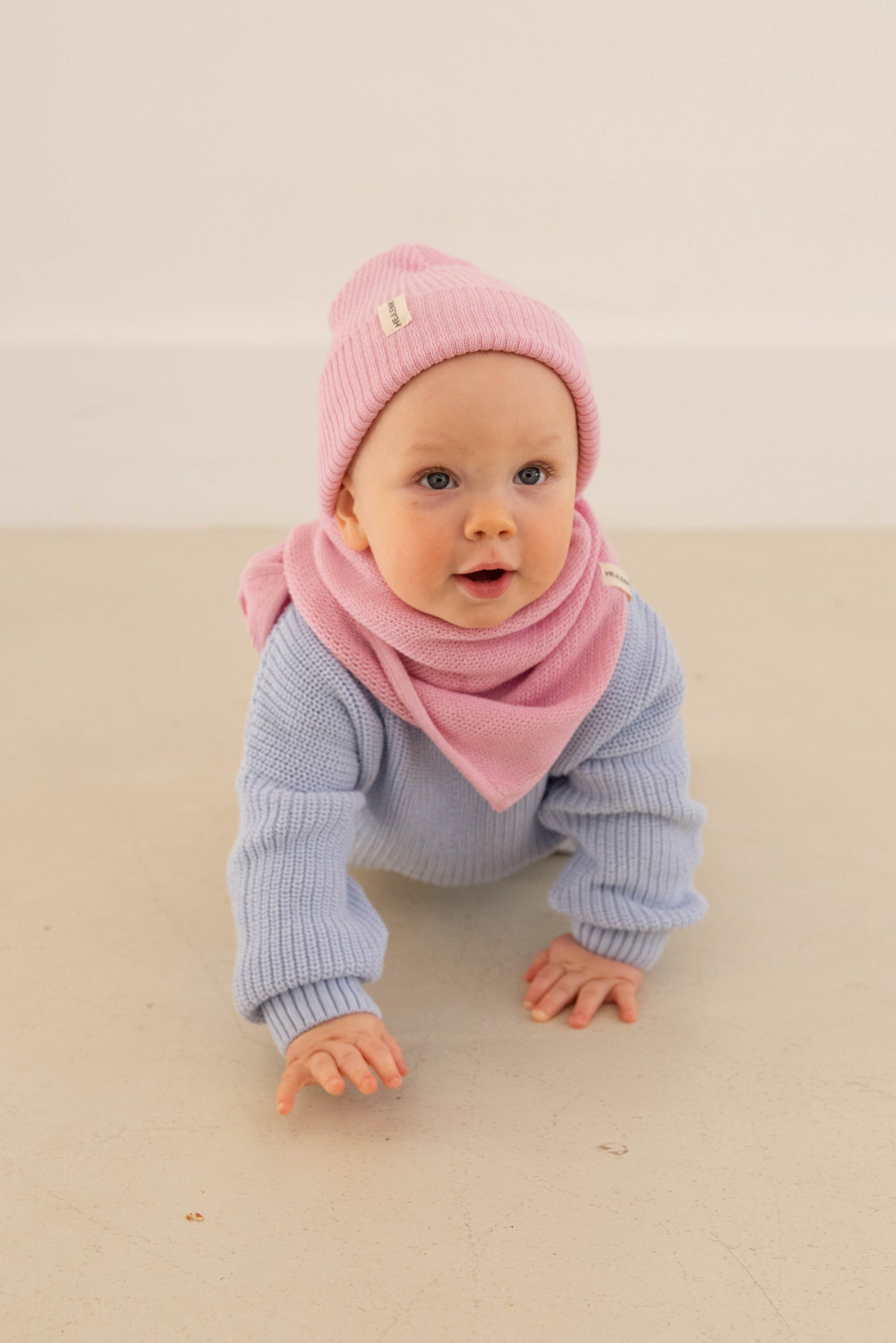 KNIT SCARF STRAWBERRY MILKSHAKE