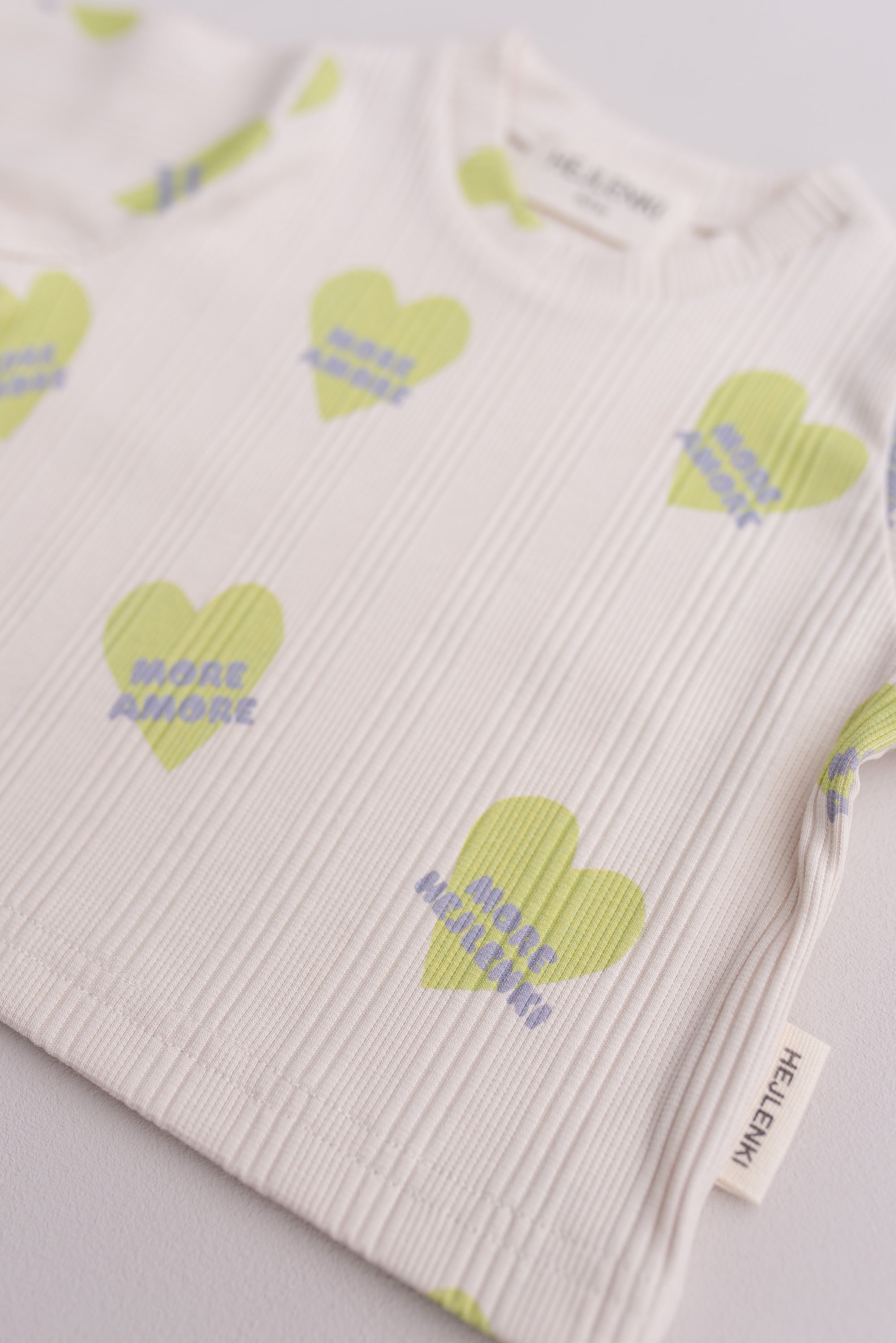 MORE AMORE, MORE HEJLENKI SHIRT