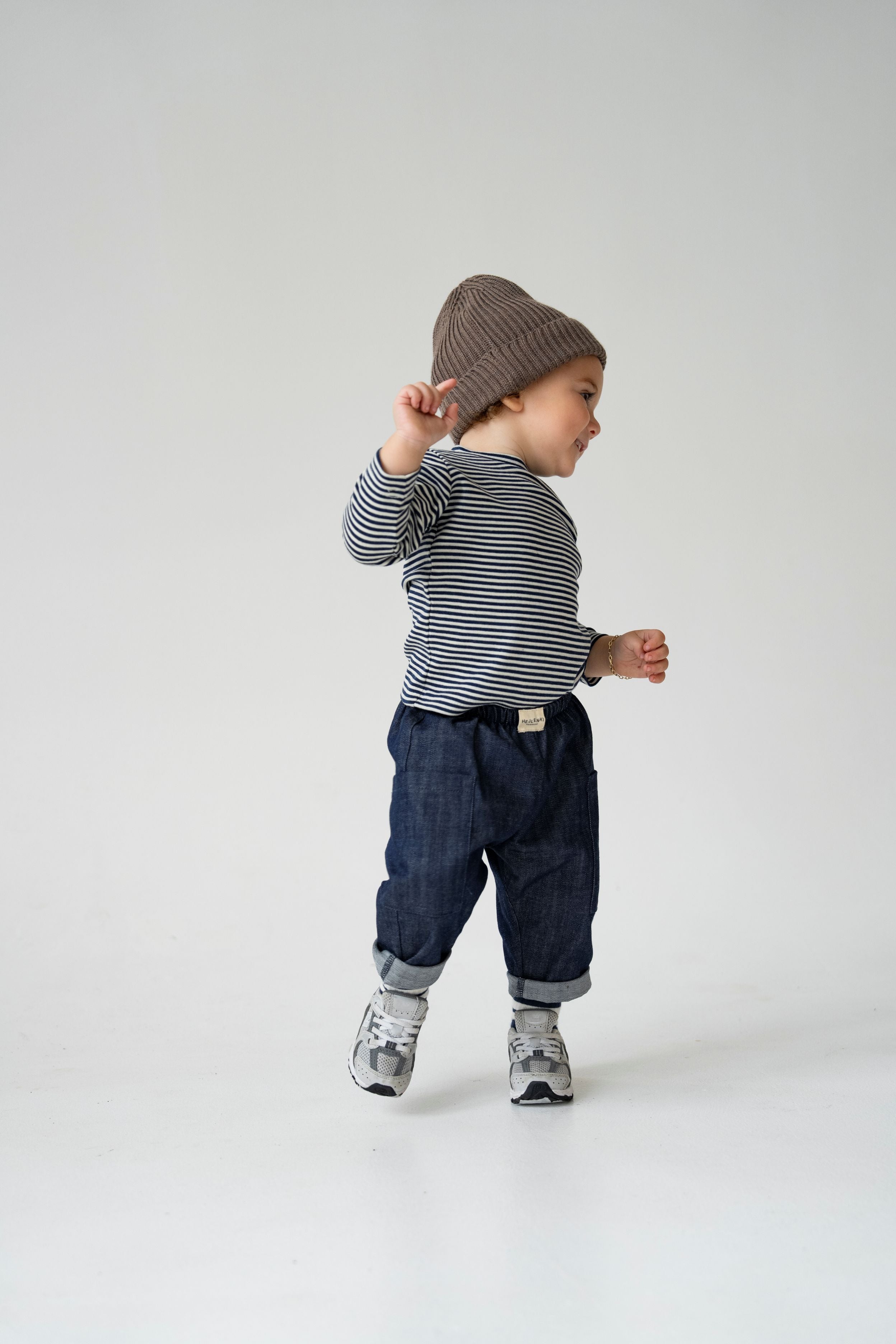 DENIM PANTS WITH POCKETS