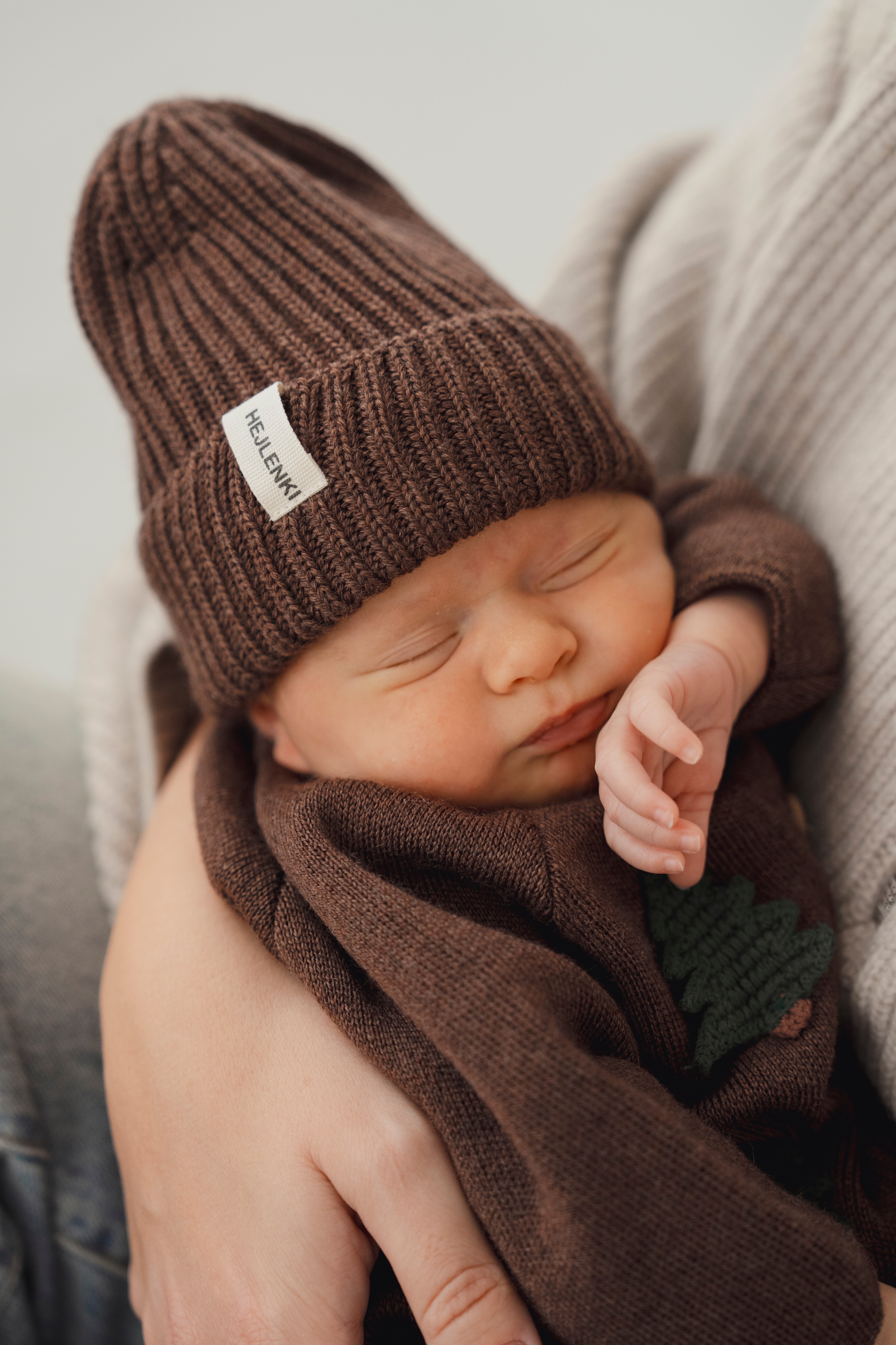 MERINO WOOL KNIT BEANIE BROWN