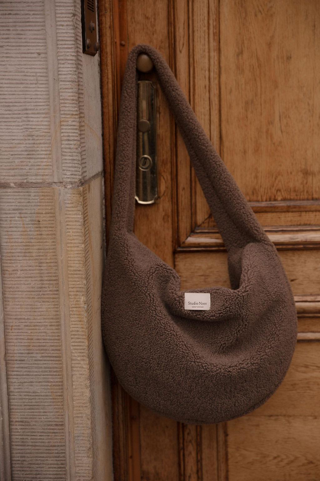 MOM BAG CROSSBODY TEDDY BROWN
