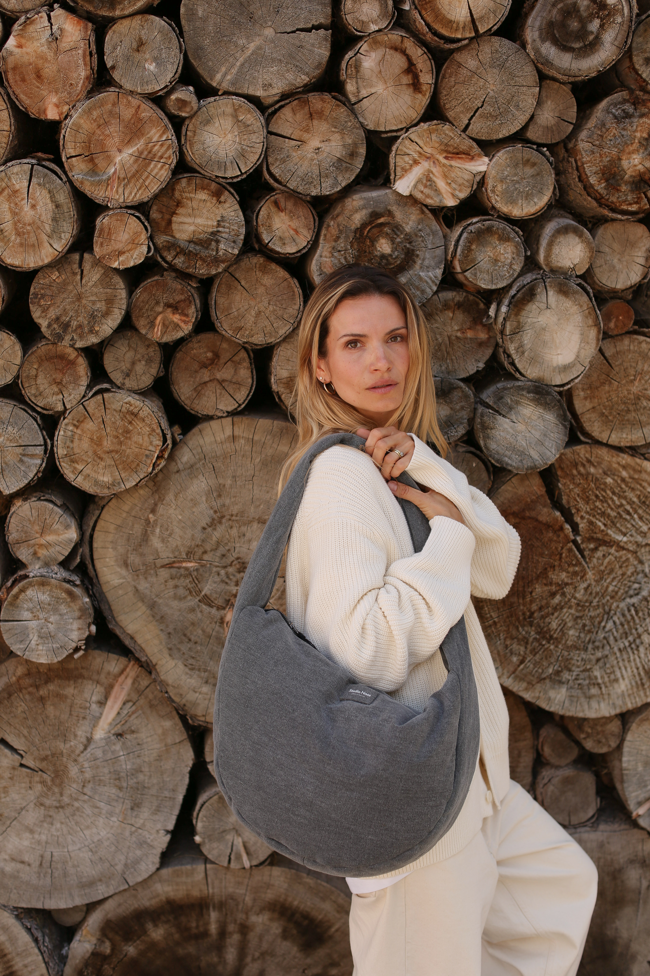 MOM CROSSBODY BAG DENIM GREY